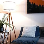 Walk To Everything, King Bed, Work From Home