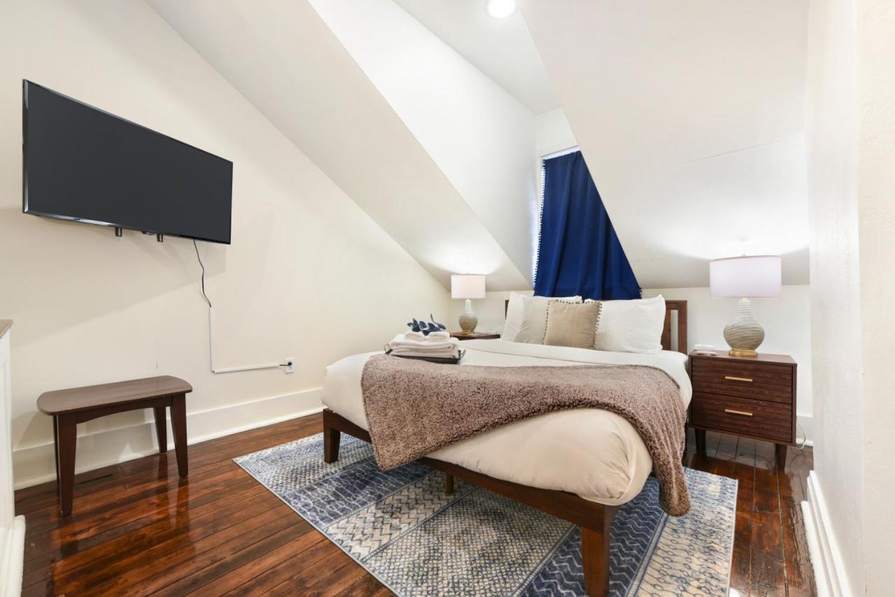 Walk To Everything, King Bed, Work From Pittsburgh